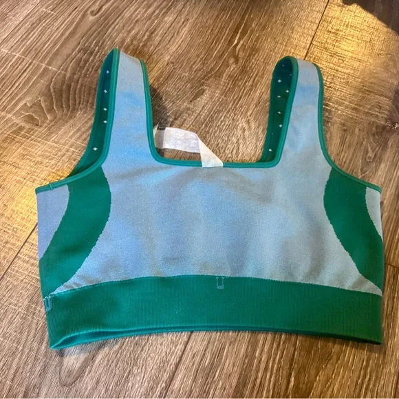 Fabletics Green and White Activewear Set - Picture 8 of 12